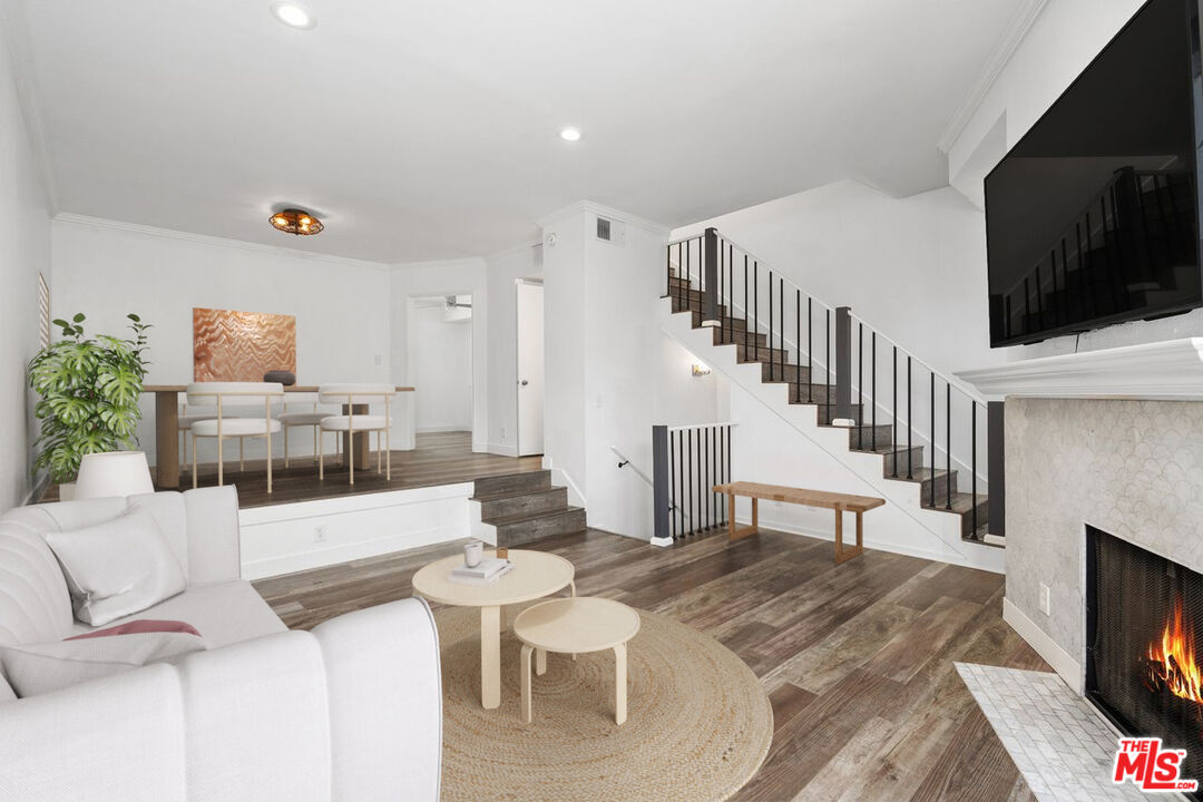 5100 Riverton Ave Unit: 14