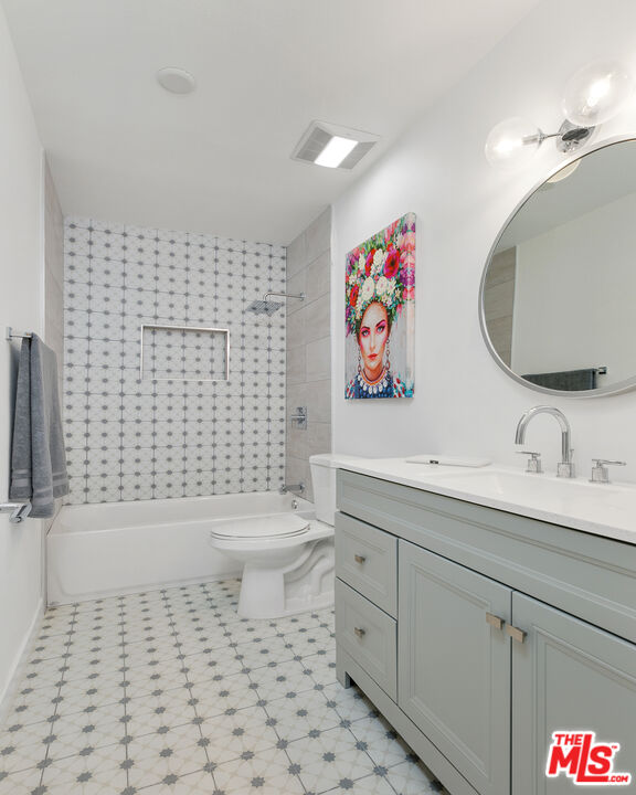 6736 Woodley Ave Unit: 18