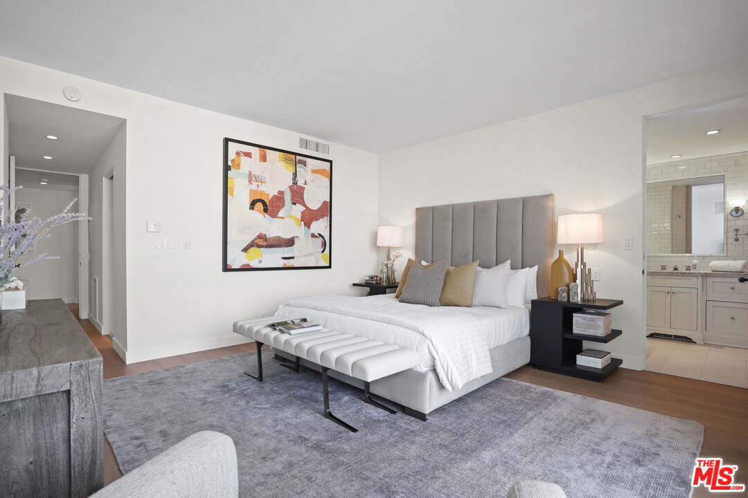 1100 Alta Loma Rd Unit: 904