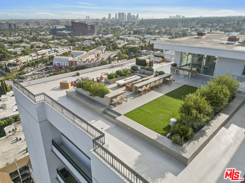 1100 Alta Loma Rd Unit: 904