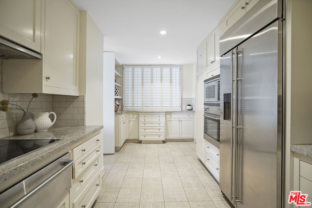 1100 Alta Loma Rd Unit: 904