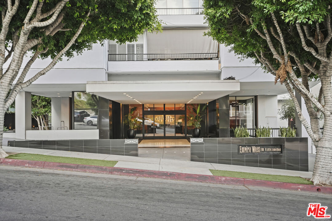 1100 Alta Loma Rd Unit: 904