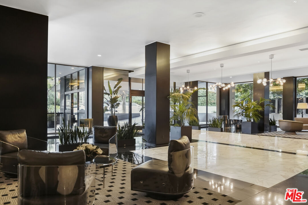 1100 Alta Loma Rd Unit: 904