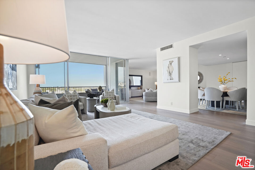 1100 Alta Loma Rd Unit: 904