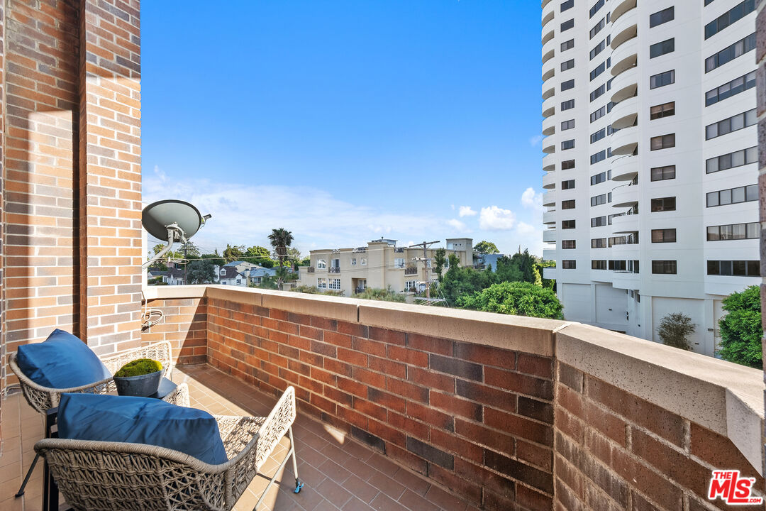 10550 Wilshire Blvd Unit: 305