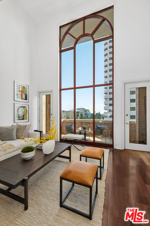 10550 Wilshire Blvd Unit: 305