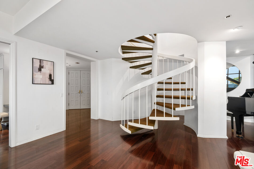 10550 Wilshire Blvd Unit: 305