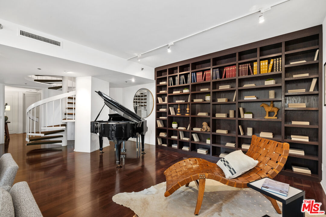 10550 Wilshire Blvd Unit: 305