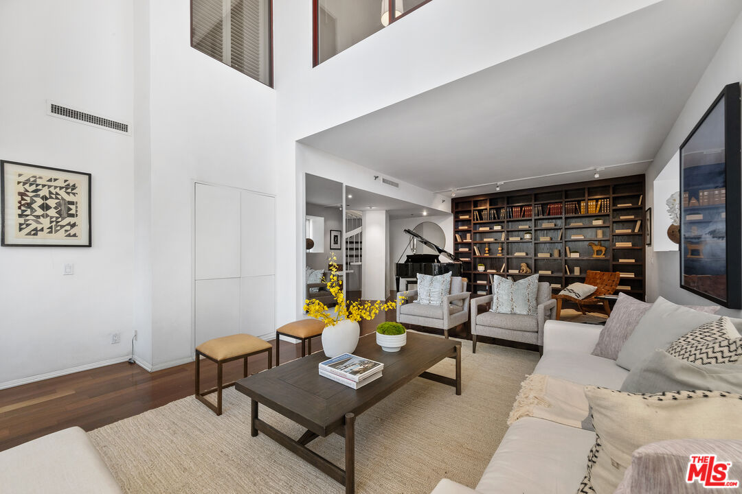 10550 Wilshire Blvd Unit: 305