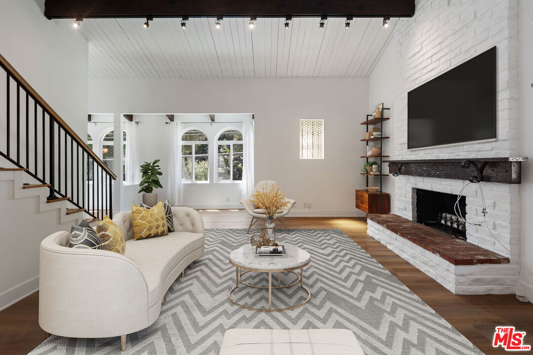 8809 Wonderland Park Ave