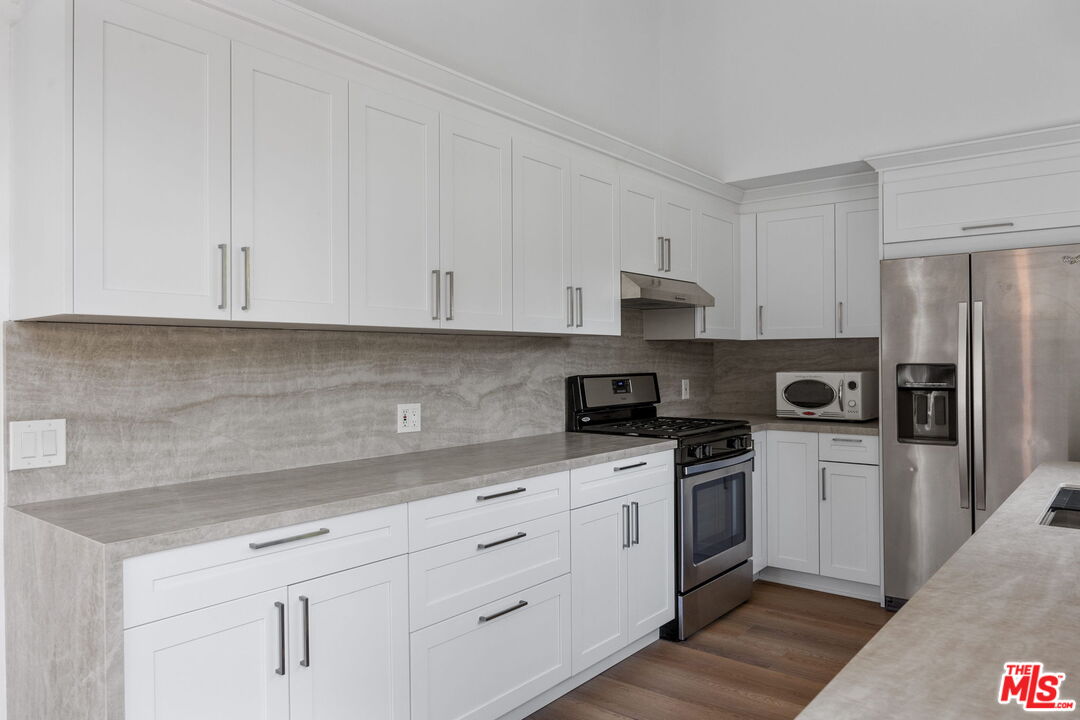 8809 Wonderland Park Ave