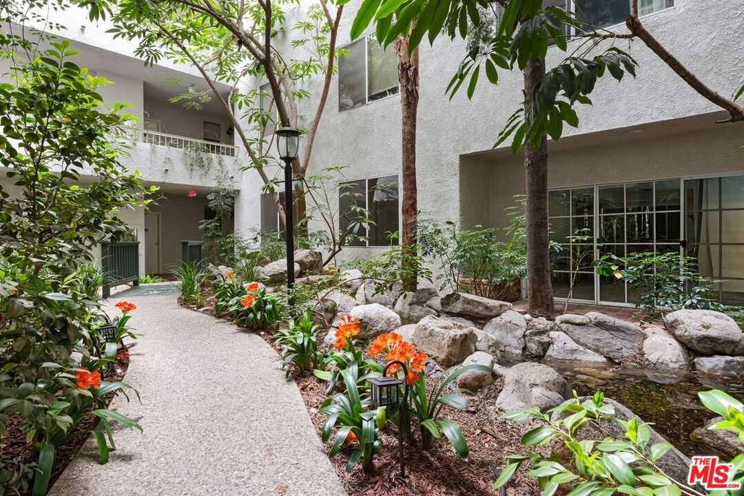 1375 Kelton Ave Unit: 103