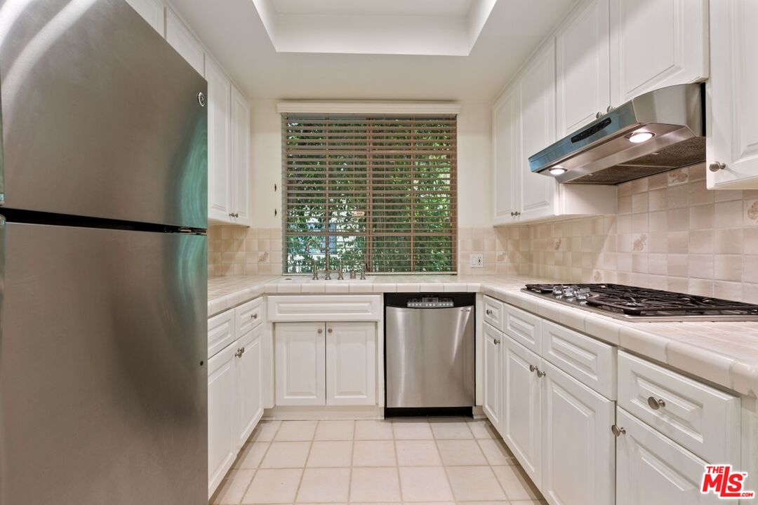 1375 Kelton Ave Unit: 103