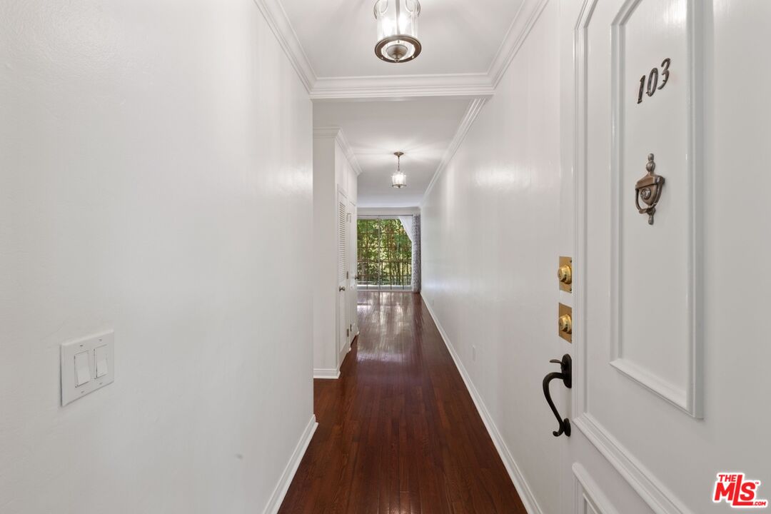 1375 Kelton Ave Unit: 103