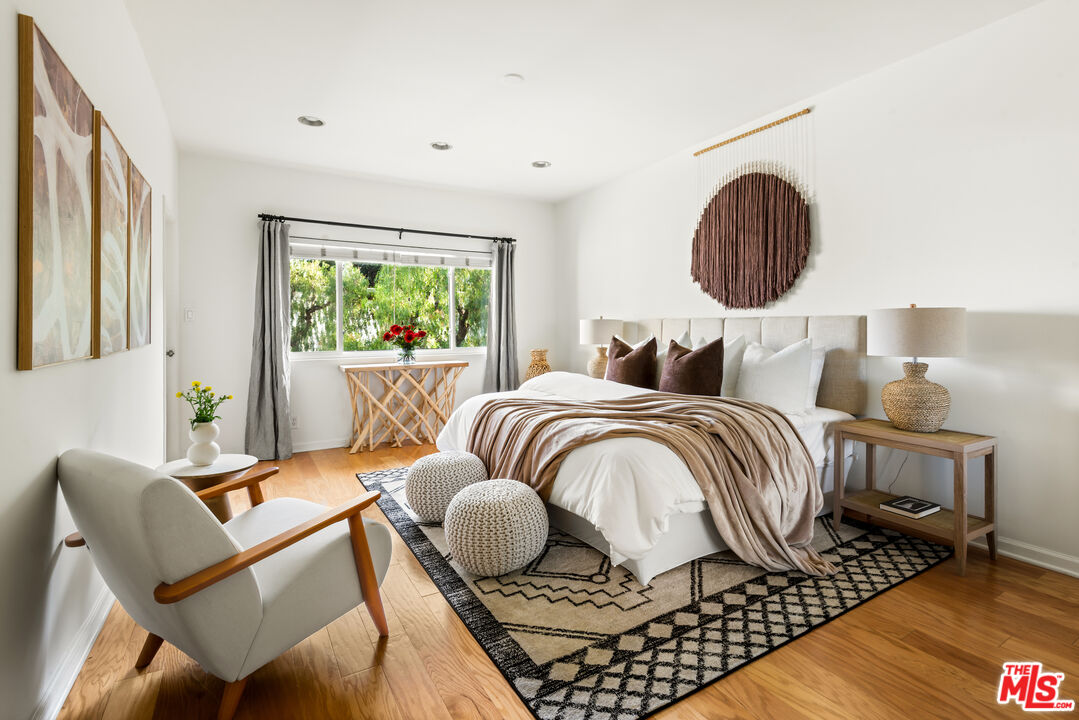 1228 N La Cienega Blvd Unit: 205