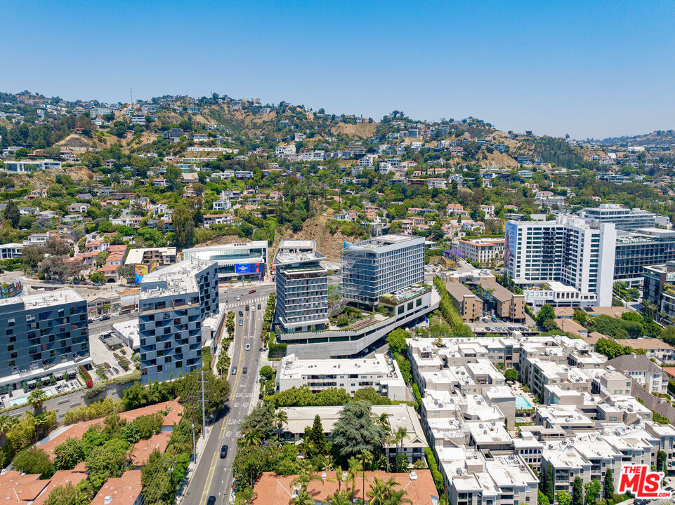 1228 N La Cienega Blvd Unit: 205