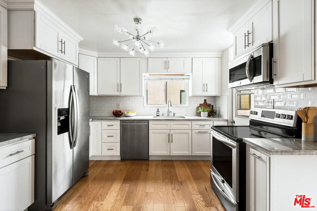 1228 N La Cienega Blvd Unit: 205