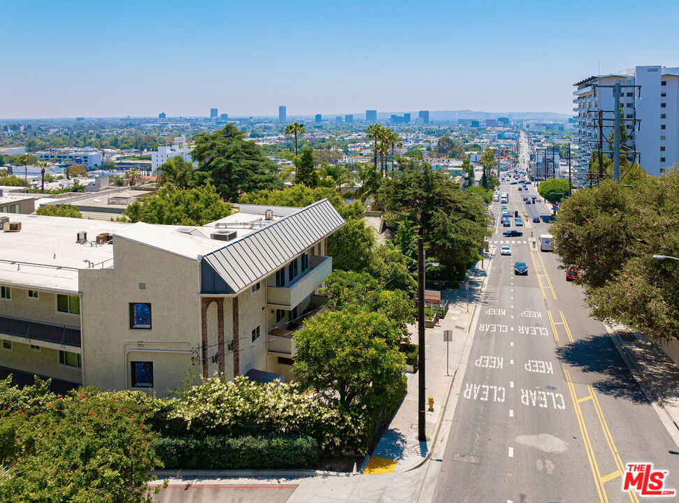 1228 N La Cienega Blvd Unit: 205