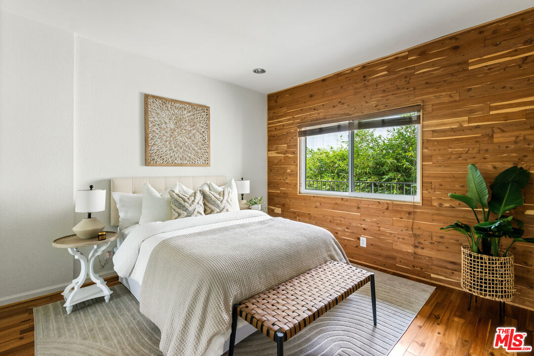 1228 N La Cienega Blvd Unit: 205