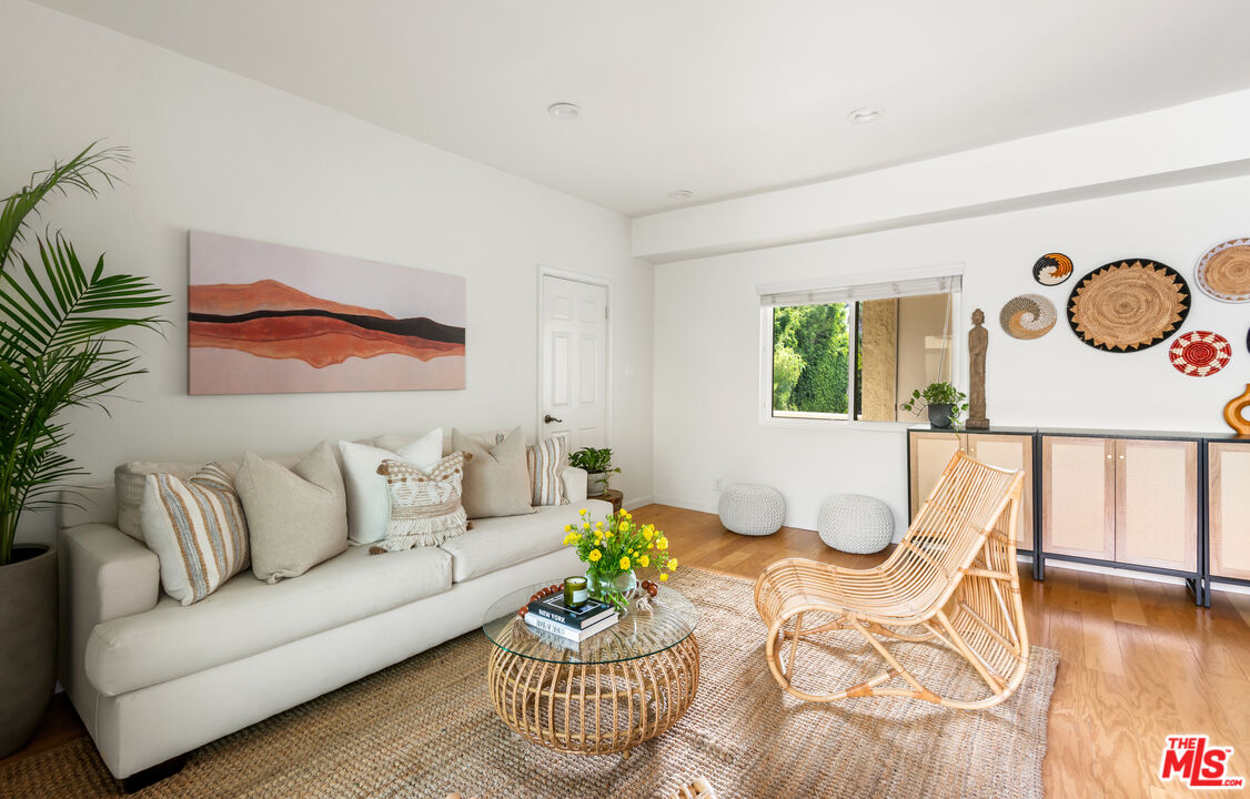 1228 N La Cienega Blvd Unit: 205