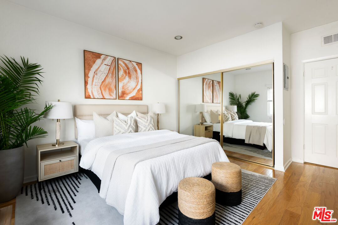 1228 N La Cienega Blvd Unit: 205