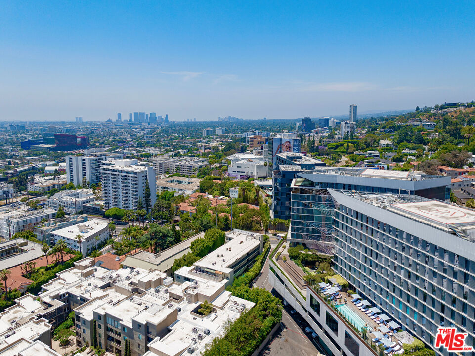 1228 N La Cienega Blvd Unit: 205