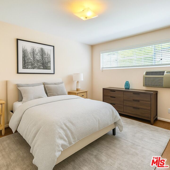 506 N Flores St Unit: 4