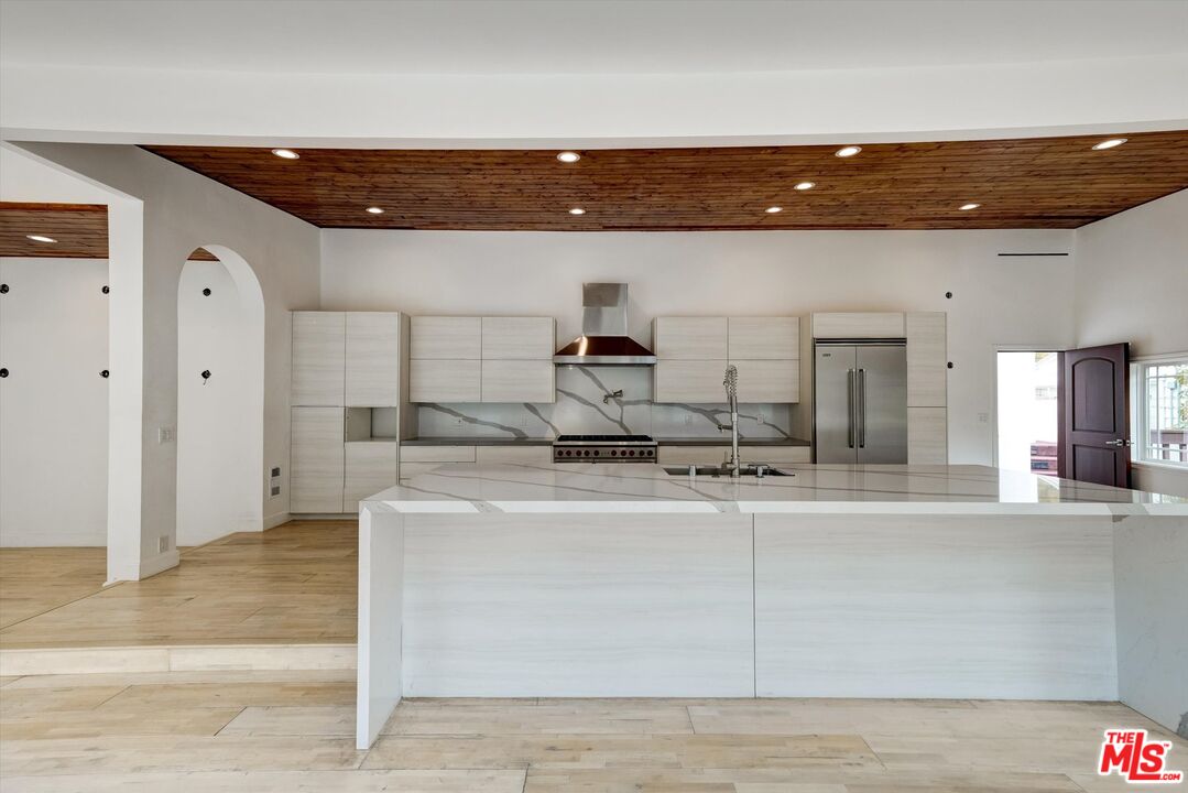 1754 Franklin Canyon Dr