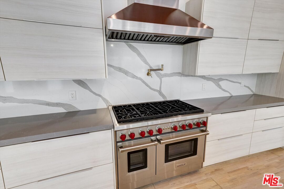 1754 Franklin Canyon Dr