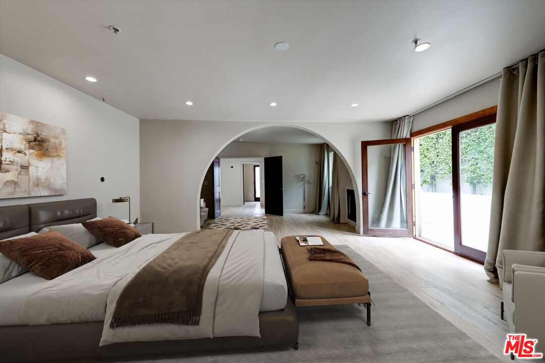 1754 Franklin Canyon Dr