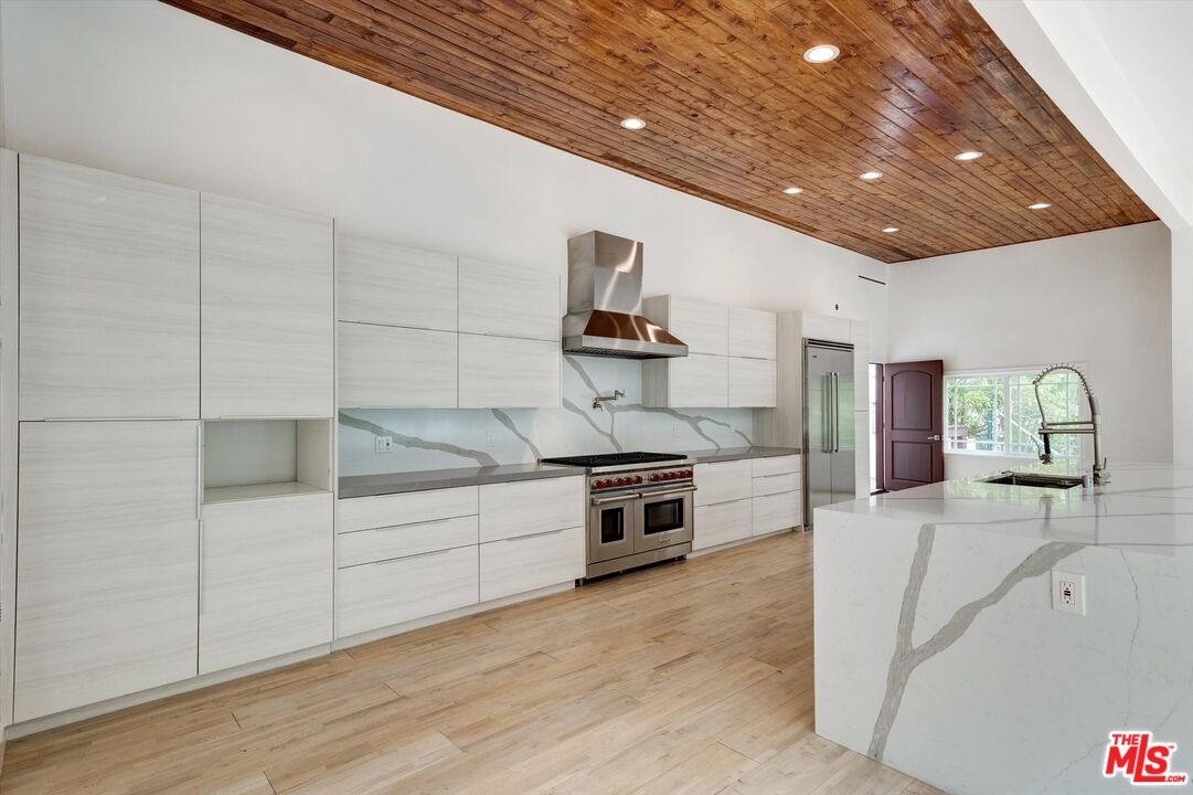 1754 Franklin Canyon Dr