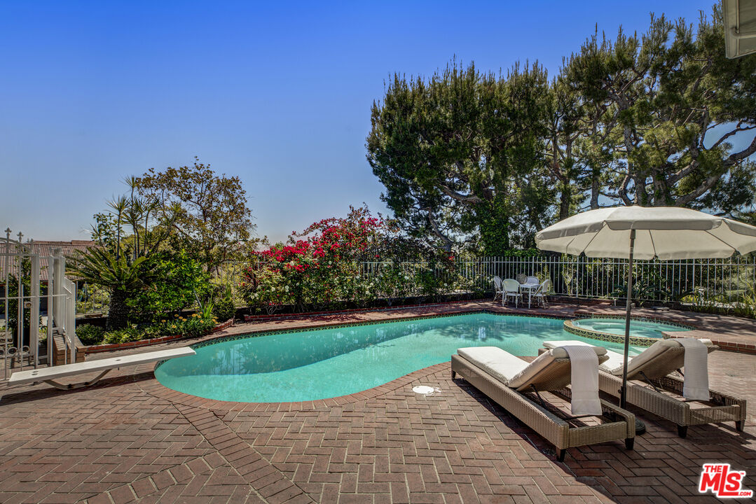 5136 Los Bonitos Way