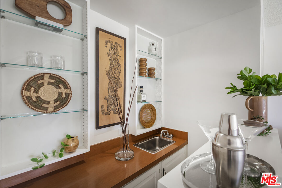 5136 Los Bonitos Way