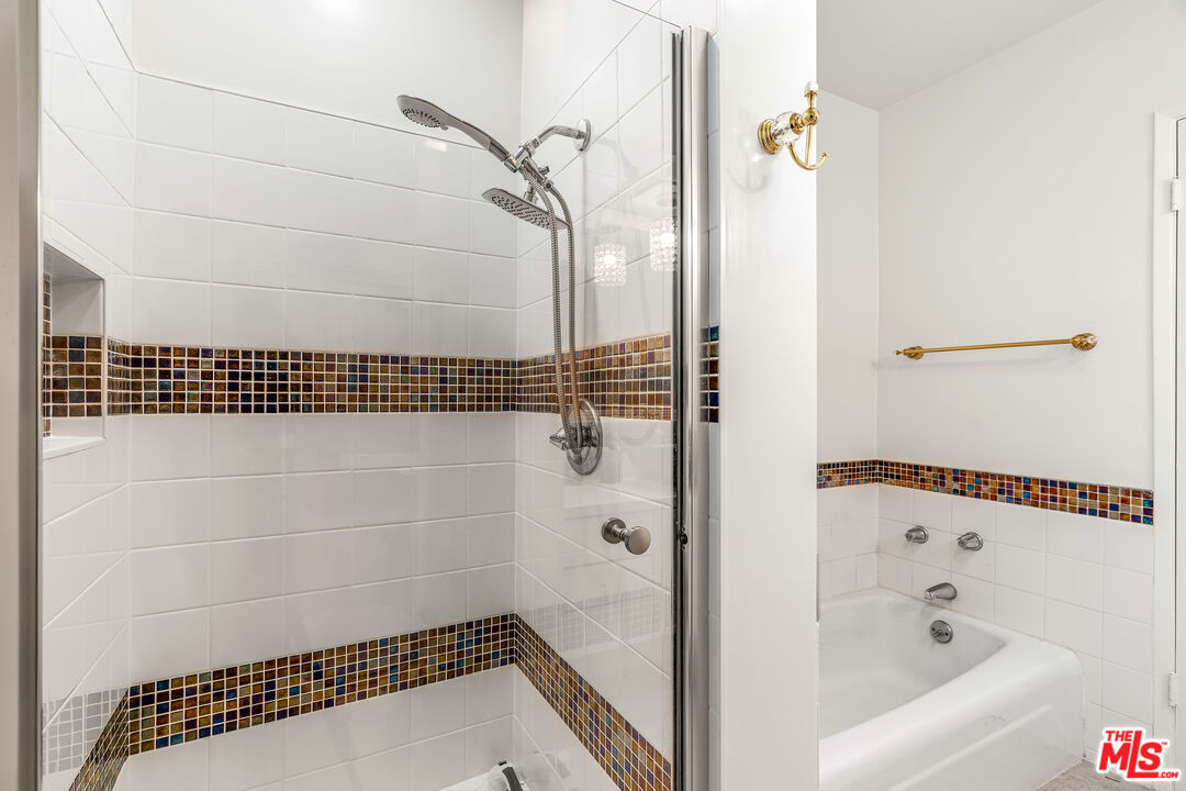 4915 Tyrone Ave Unit: 334