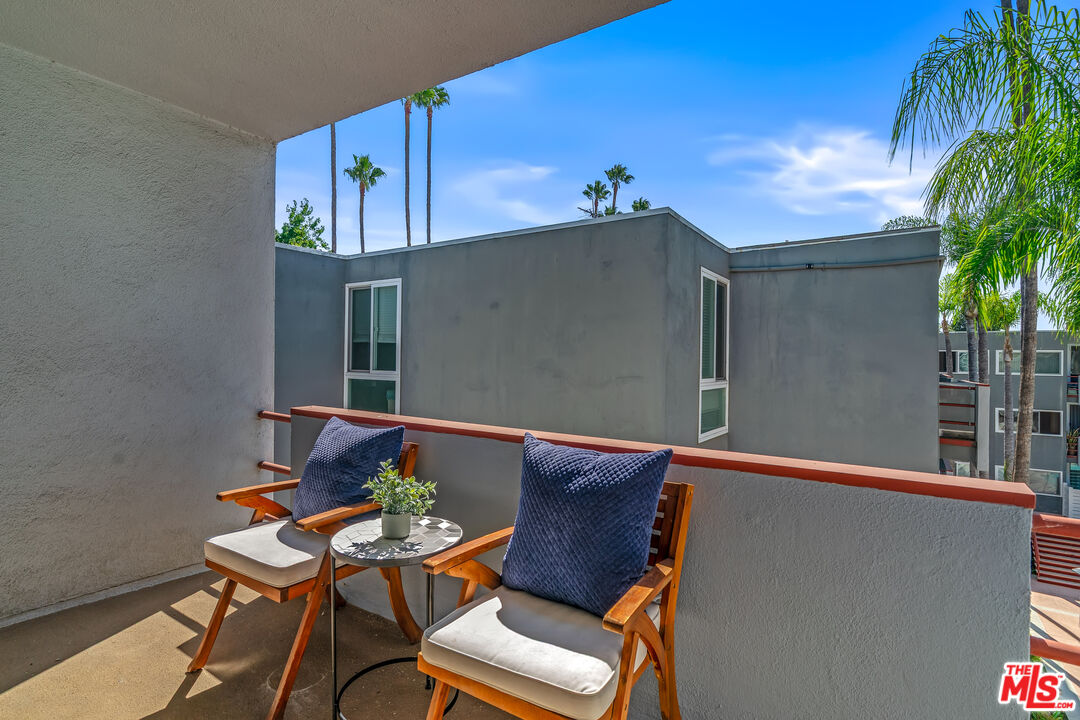 4915 Tyrone Ave Unit: 334