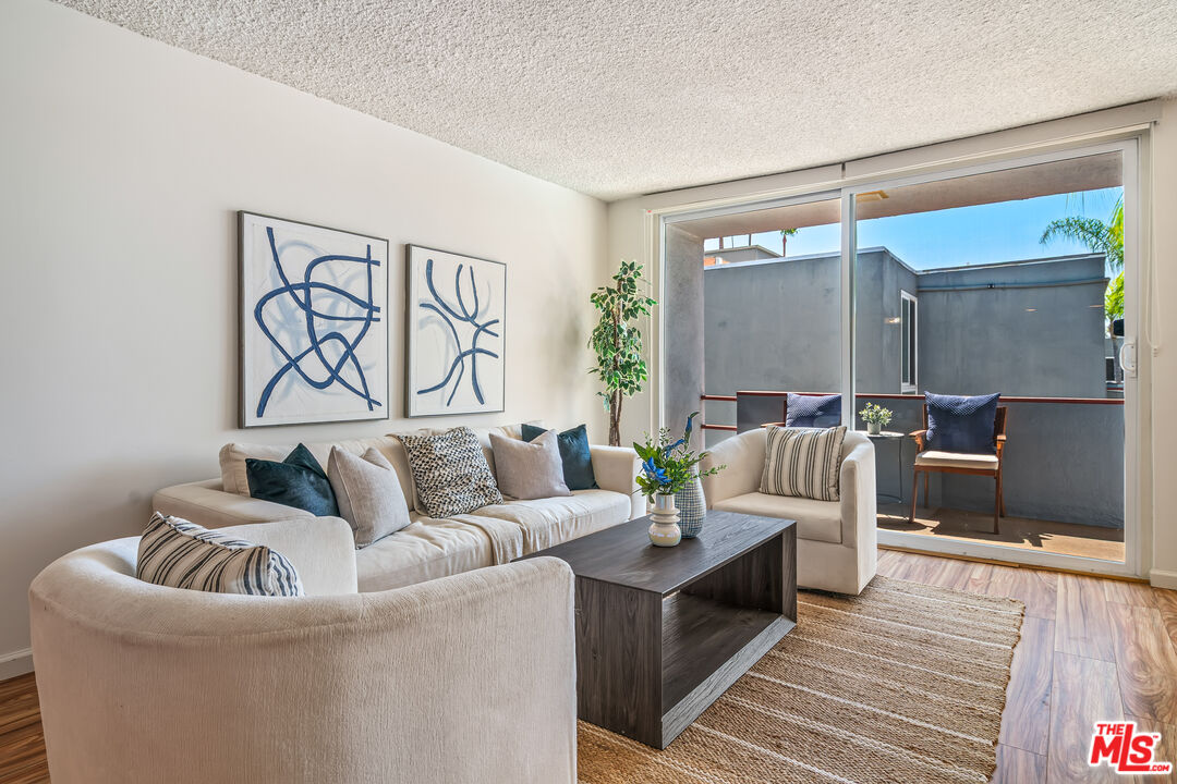 4915 Tyrone Ave Unit: 334