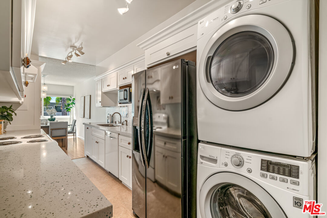 4915 Tyrone Ave Unit: 334