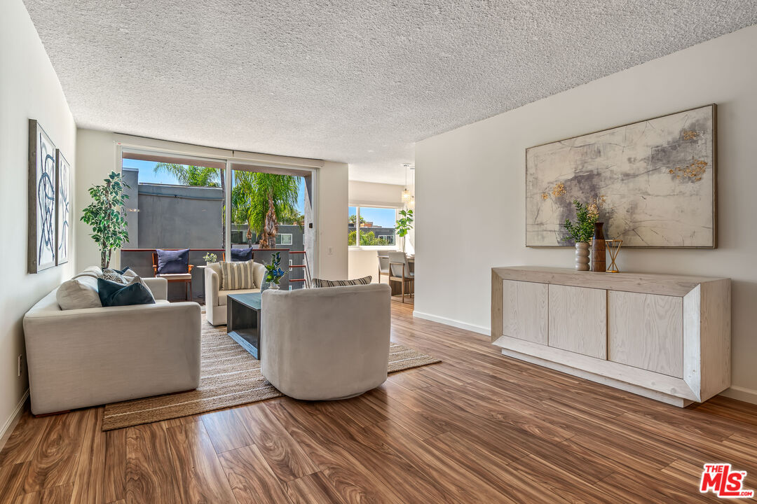 4915 Tyrone Ave Unit: 334