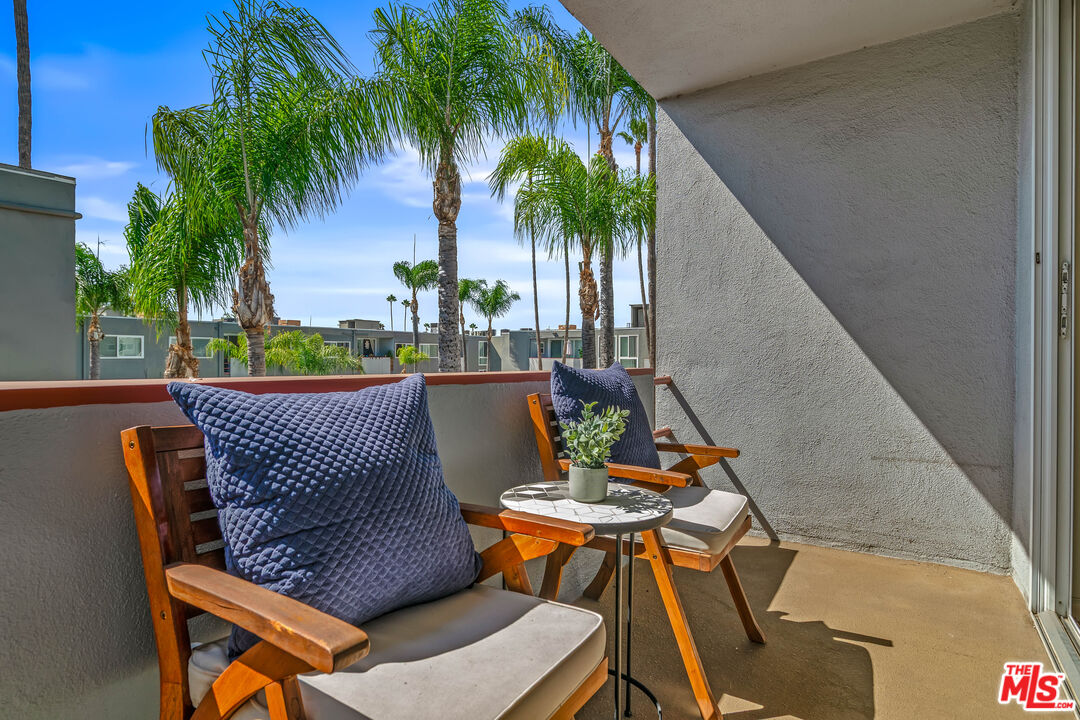 4915 Tyrone Ave Unit: 334