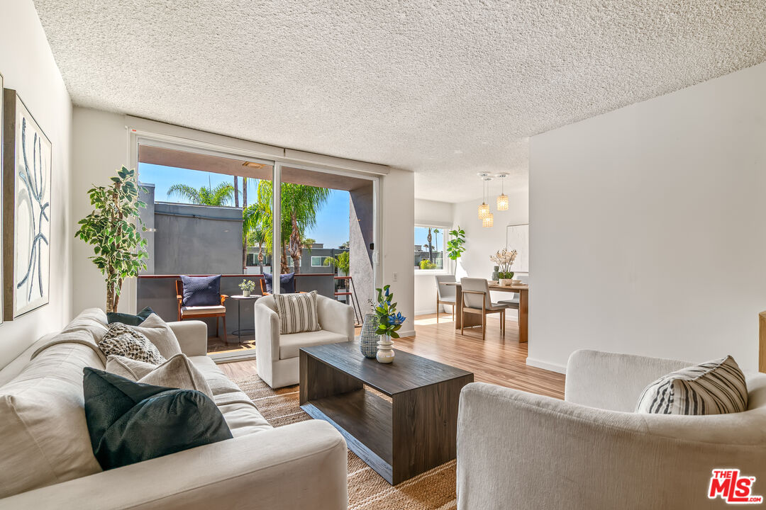 4915 Tyrone Ave Unit: 334