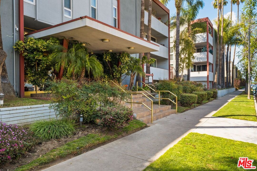 4915 Tyrone Ave Unit: 334