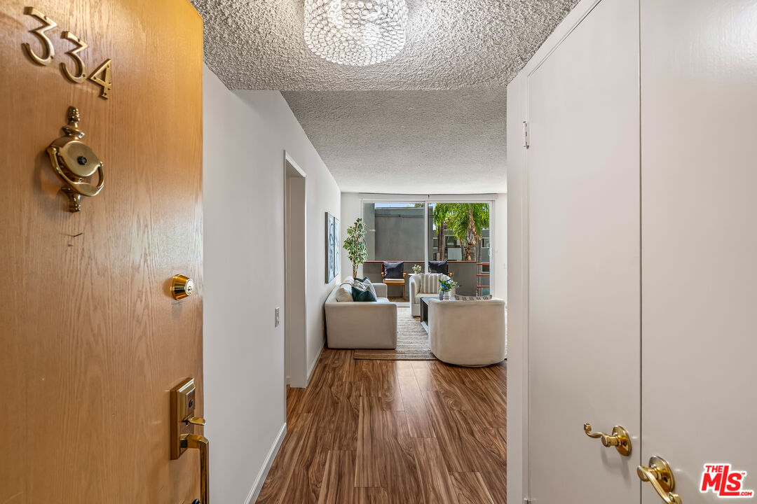 4915 Tyrone Ave Unit: 334