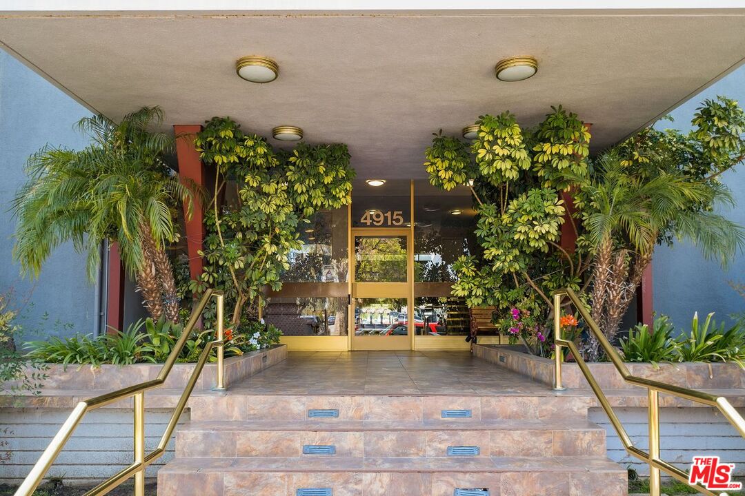 4915 Tyrone Ave Unit: 334