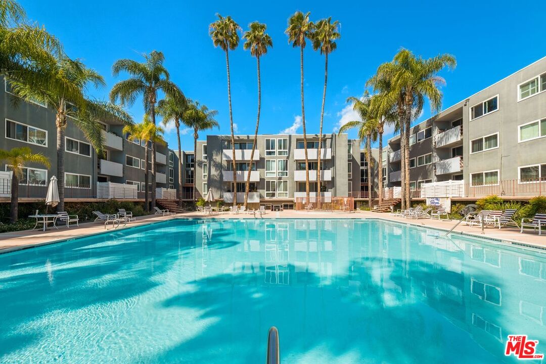 4915 Tyrone Ave Unit: 334