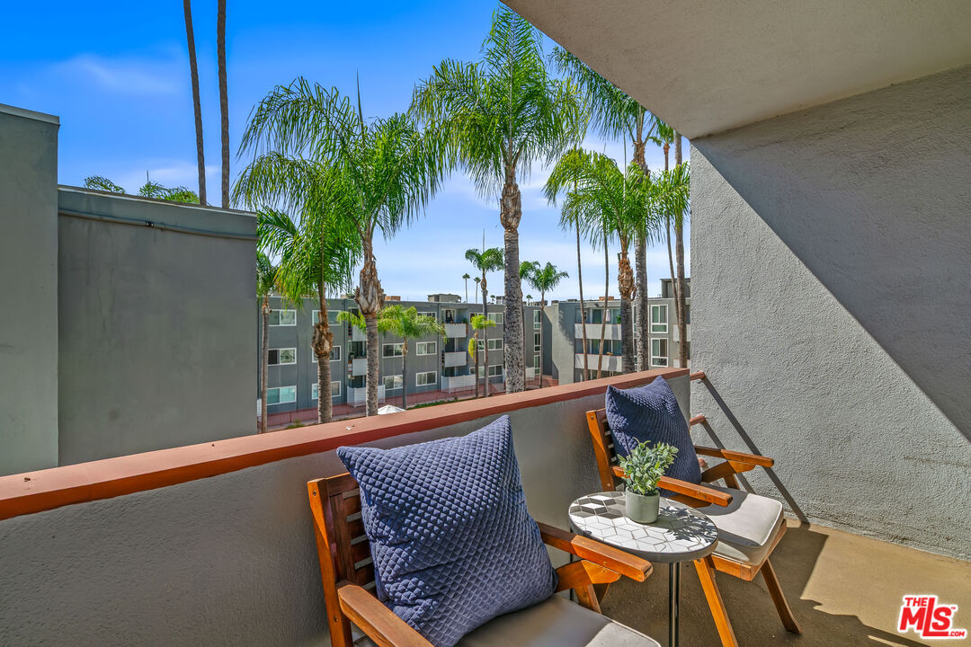 4915 Tyrone Ave Unit: 334