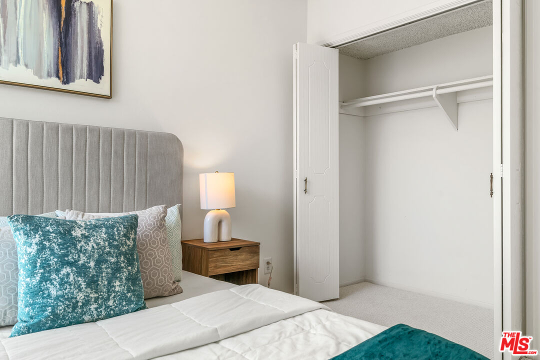 4915 Tyrone Ave Unit: 334