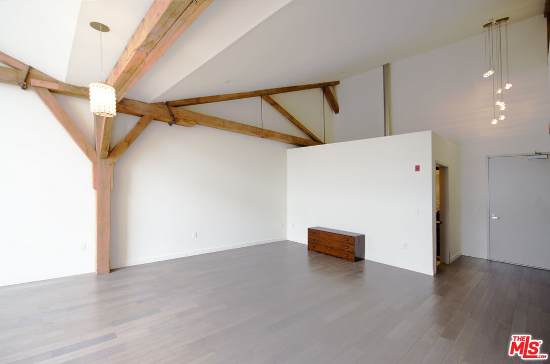 527 Molino St Unit: 217