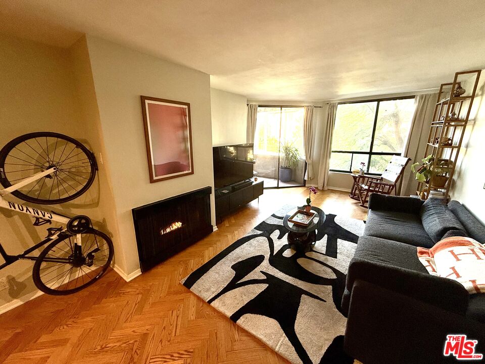 1745 Camino Palmero St Unit: 435