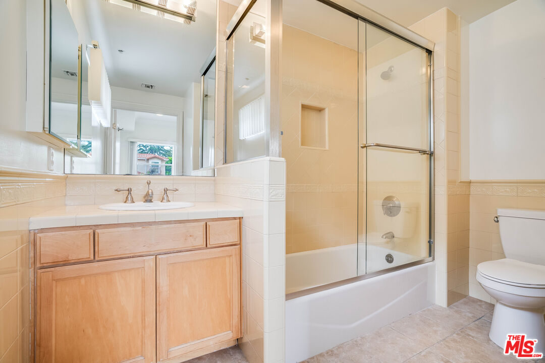 3328 Oakhurst Ave Unit: 111