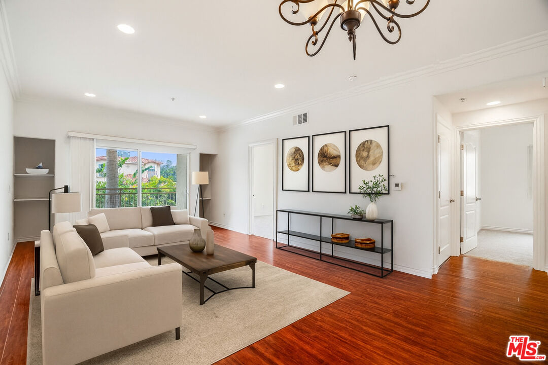 3328 Oakhurst Ave Unit: 111